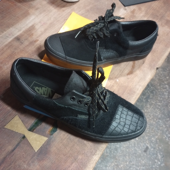 Vans - Picture 6 of 10